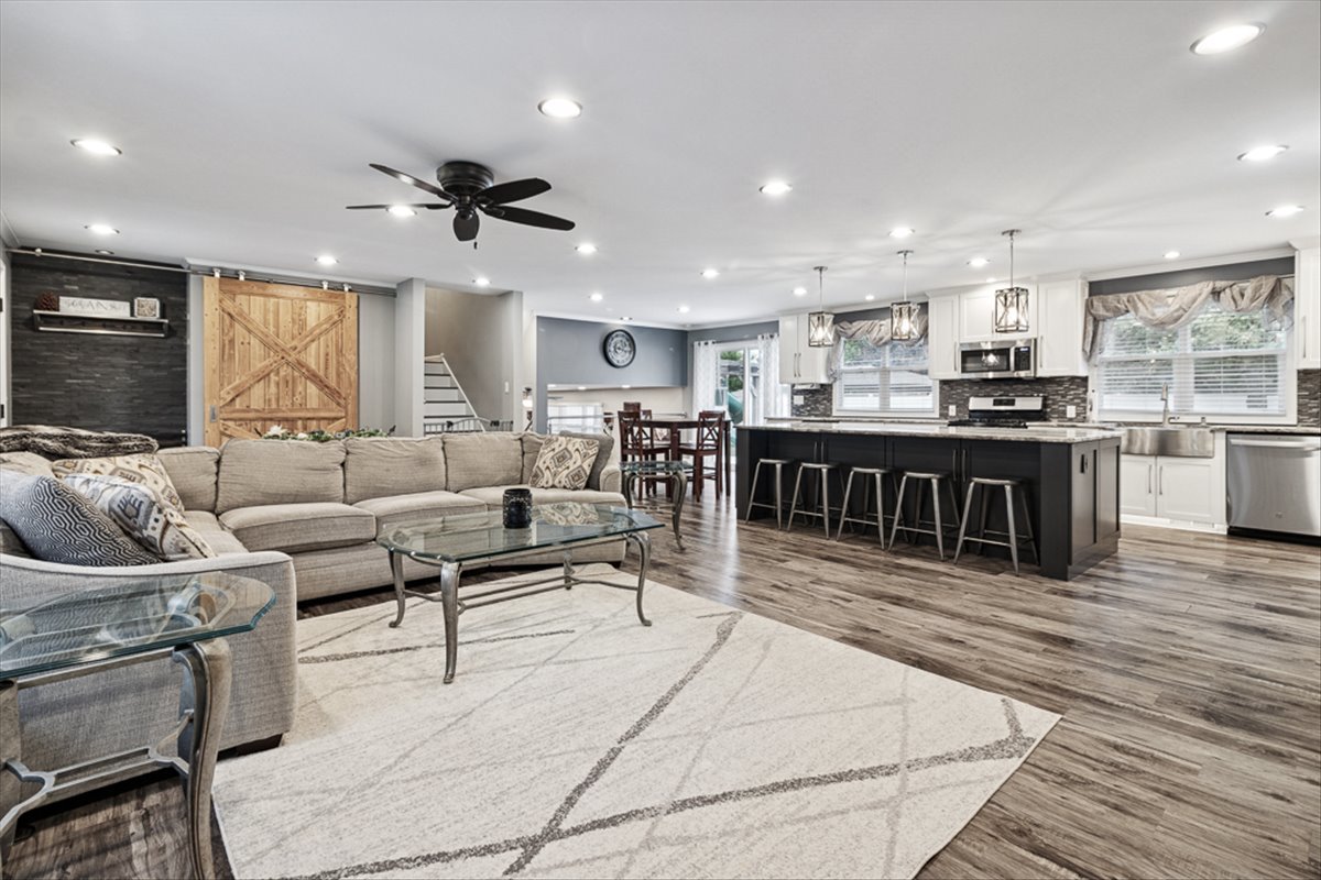 605 Edgebrook Drive