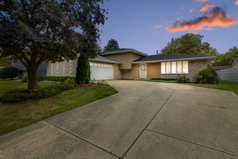 Tiny photo for 605 Edgebrook Drive, Shorewood, IL 60404 (MLS # 12502683)