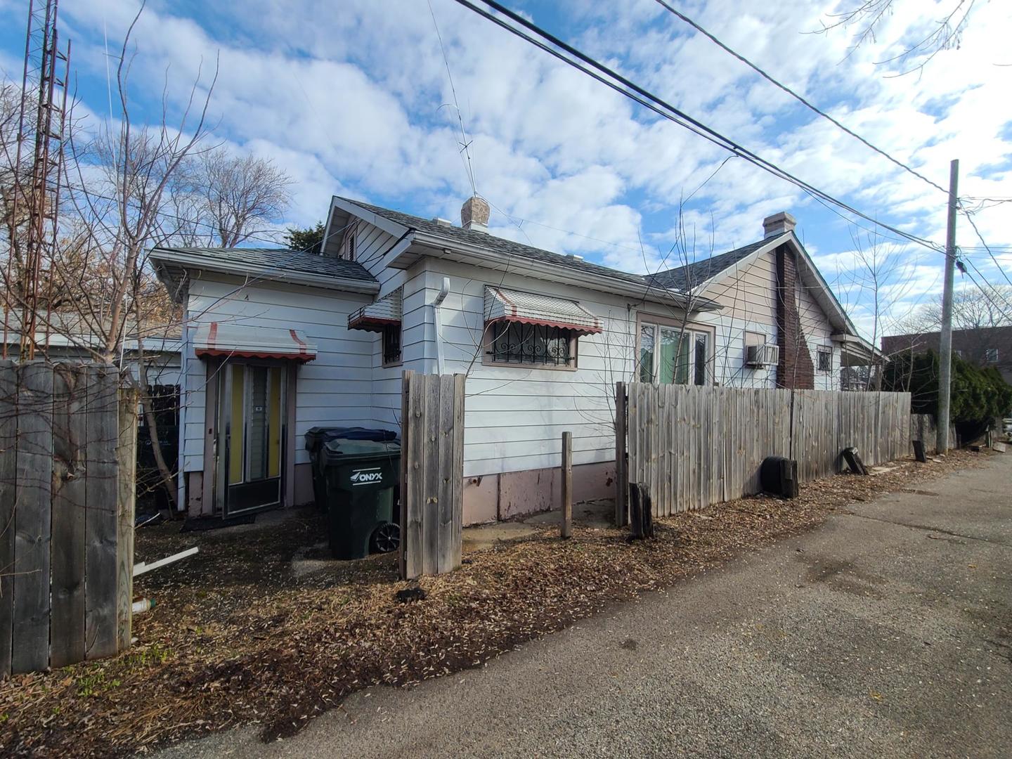 1834 Victoria Avenue