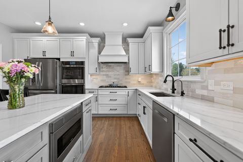 Tiny photo for 39W480 Abbey Glen Court, St. Charles, IL 60175 (MLS # 12622513)