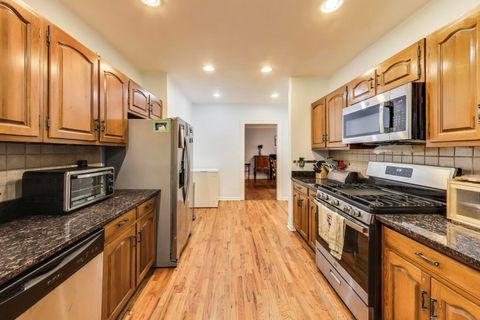 Tiny photo for 2322 W Farwell Avenue #1W, Chicago, IL 60645 (MLS # 12508557)
