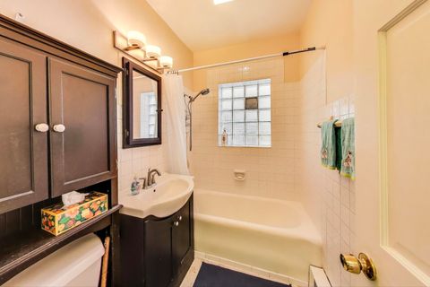 Tiny photo for 2322 W Farwell Avenue #1W, Chicago, IL 60645 (MLS # 12508557)
