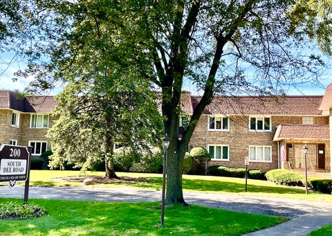 Tiny photo for 200 S Dee Road #1A, Park Ridge, IL 60068 (MLS # 12772610)