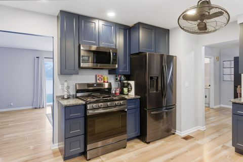 Tiny photo for 670 Versailles Circle #D, Elk Grove Village, IL 60007 (MLS # 12622627)