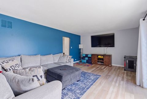 Tiny photo for 670 Versailles Circle #D, Elk Grove Village, IL 60007 (MLS # 12622627)