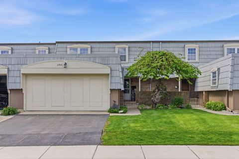 Photo of 670 Versailles Circle #D, Elk Grove Village, IL 60007 (MLS # 12622627)