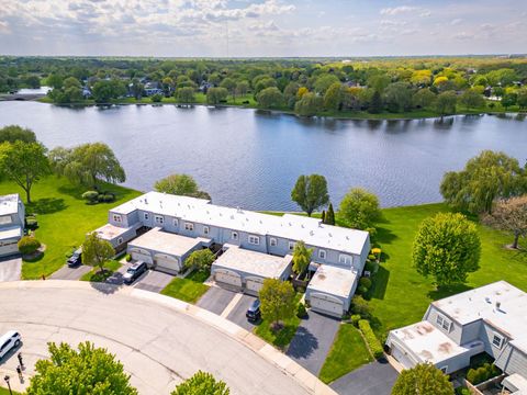 Tiny photo for 670 Versailles Circle #D, Elk Grove Village, IL 60007 (MLS # 12622627)
