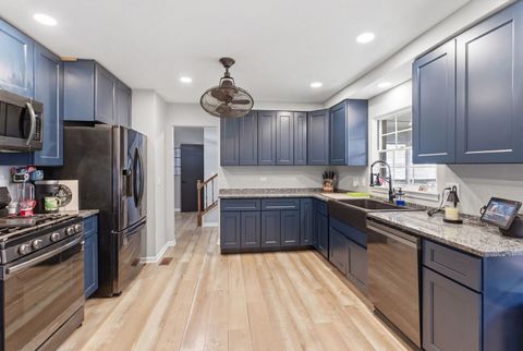 Tiny photo for 670 Versailles Circle #D, Elk Grove Village, IL 60007 (MLS # 12622627)