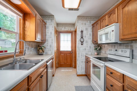 Tiny photo for 2523 Belle Avenue, Davenport, IA 52803 (MLS # 12708493)