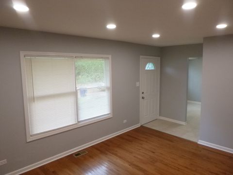 Tiny photo for 305 Four Winds Way, Carpentersville, IL 60110 (MLS # 12500109)