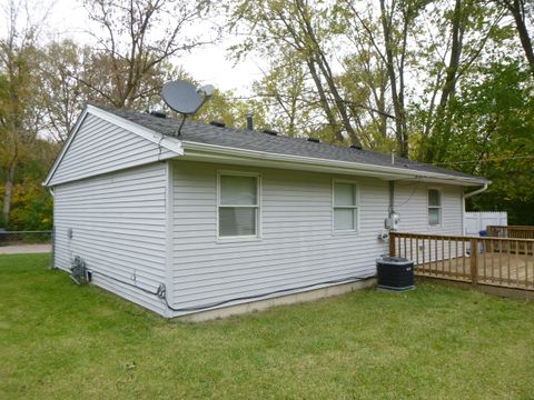 Tiny photo for 305 Four Winds Way, Carpentersville, IL 60110 (MLS # 12500109)