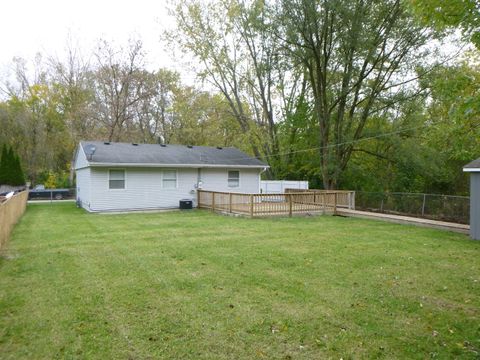 Tiny photo for 305 Four Winds Way, Carpentersville, IL 60110 (MLS # 12500109)