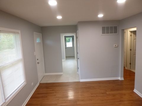 Tiny photo for 305 Four Winds Way, Carpentersville, IL 60110 (MLS # 12500109)