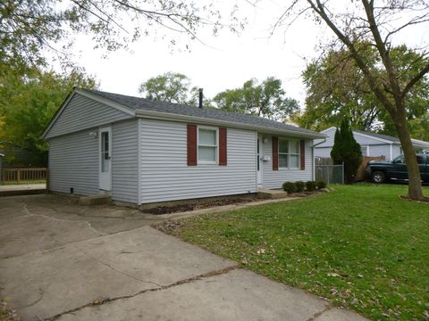Tiny photo for 305 Four Winds Way, Carpentersville, IL 60110 (MLS # 12500109)