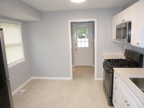 Tiny photo for 305 Four Winds Way, Carpentersville, IL 60110 (MLS # 12500109)