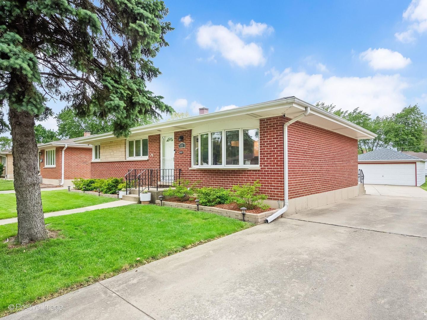 690 W Willow Glen
