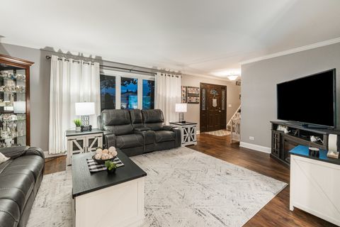 Tiny photo for 716 E Wilson Avenue, Lombard, IL 60148 (MLS # 12515628)