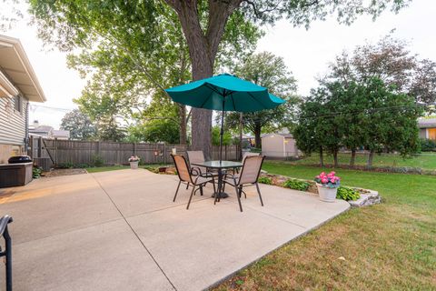 Tiny photo for 716 E Wilson Avenue, Lombard, IL 60148 (MLS # 12515628)