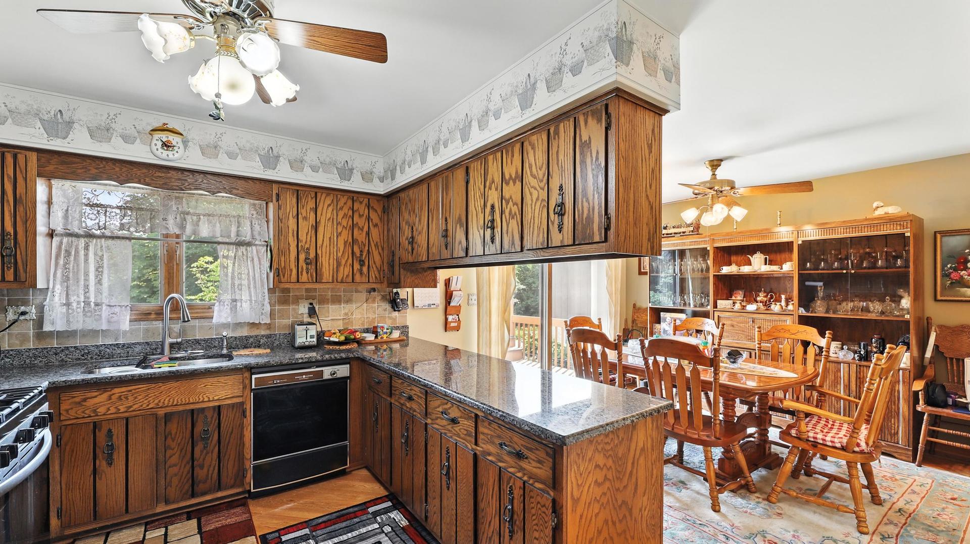 953 W SURREY Road