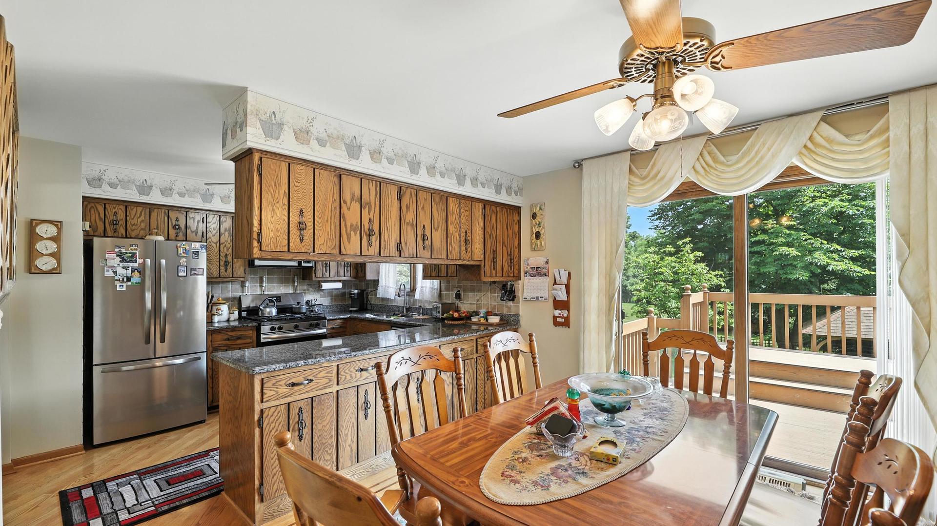 953 W SURREY Road