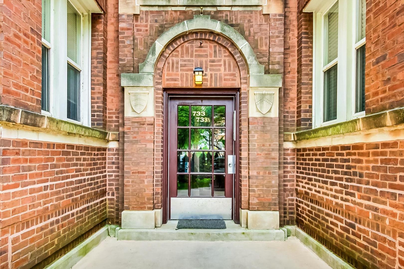 733 W Buckingham Place 13