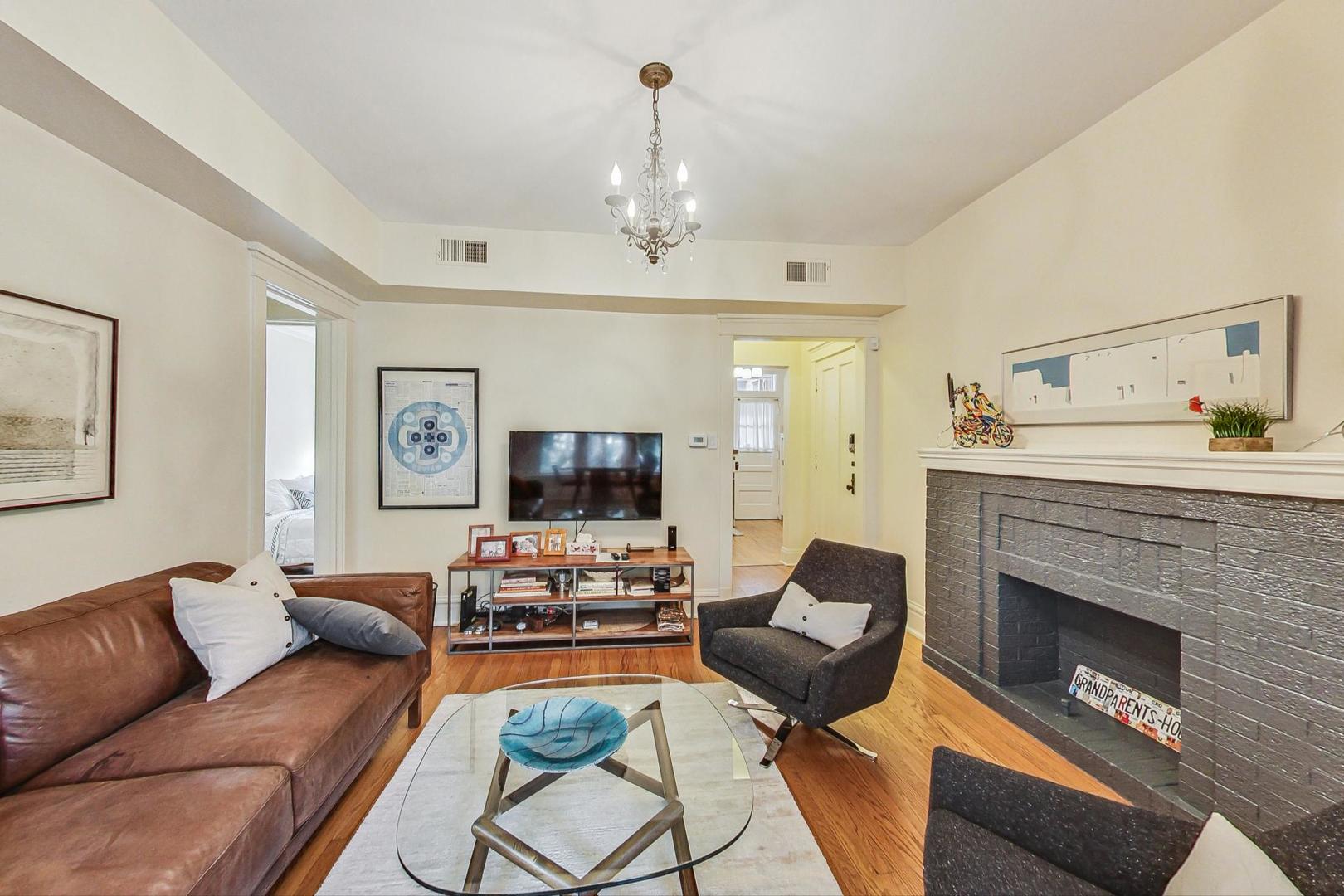 733 W Buckingham Place 13