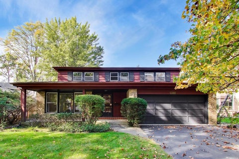 Photo of 1220 Brook Lane, Glenview, IL 60025 (MLS # 12783316)