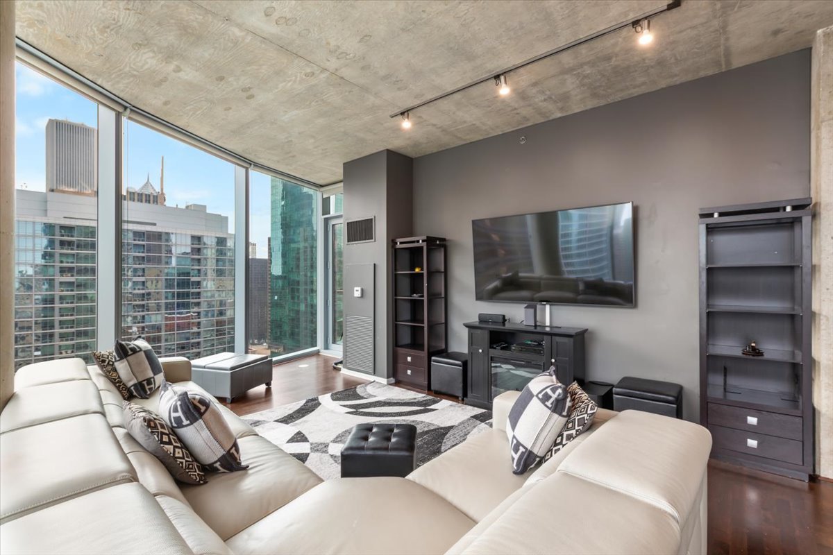 600 N FAIRBANKS Court 3301