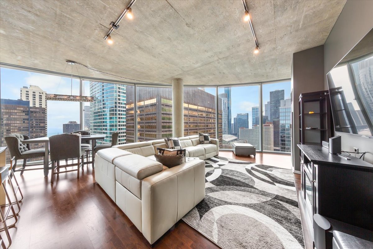 600 N FAIRBANKS Court 3301