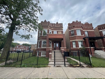 906 N Lavergne Avenue Chicago IL 60651