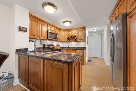 Tiny photo for 5400 Walnut Avenue #805, Downers Grove, IL 60515 (MLS # 12506926)