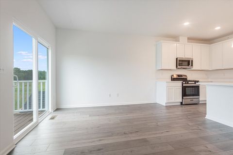 Tiny photo for 424 Comstock Road, South Elgin, IL 60177 (MLS # 12546700)