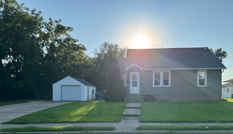 Photo of 708 Henry Street, Peru, IL 61354 (MLS # 12742253)