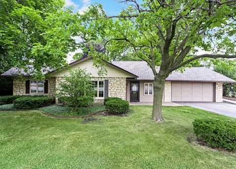 Photo of 1600 W 55th Street, La Grange Highlands, IL 60525 (MLS # 12507976)