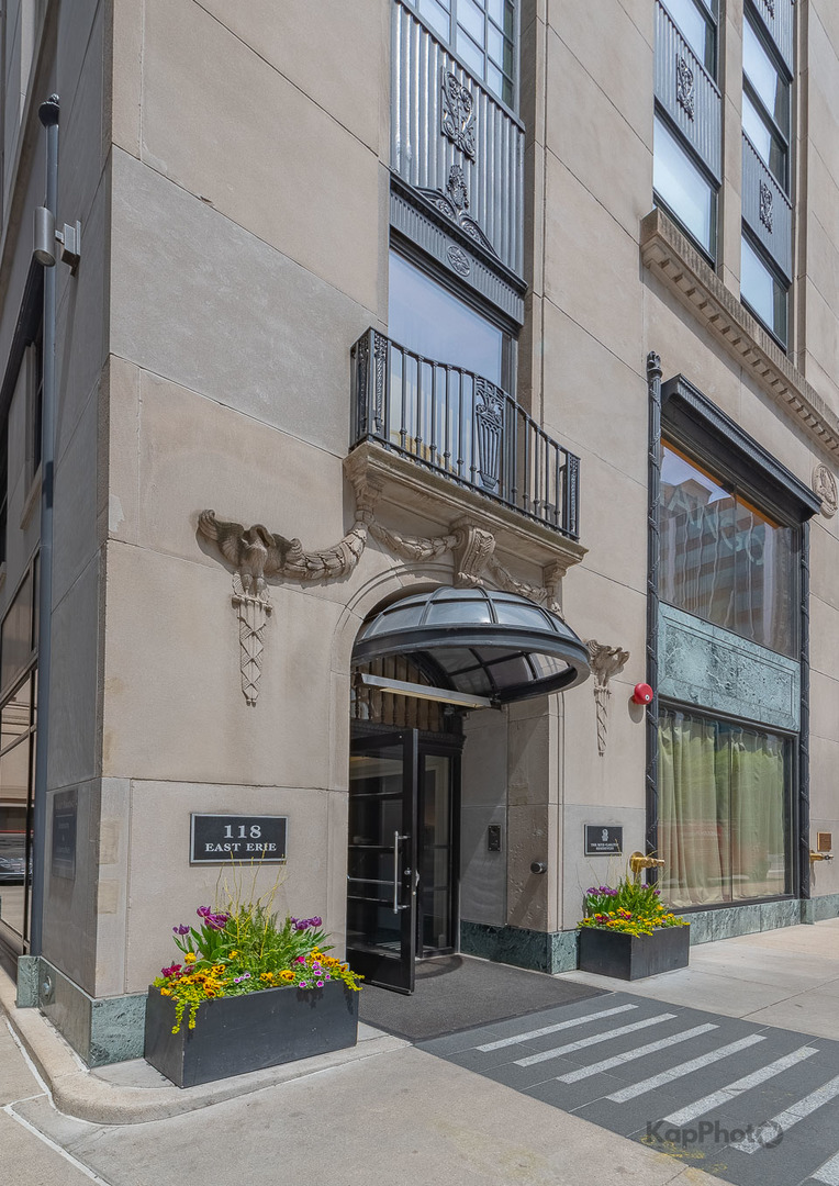 118 E Erie Street 18D