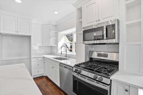 Tiny photo for 297 E Lakeview Avenue, Round Lake Beach, IL 60073 (MLS # 12674732)