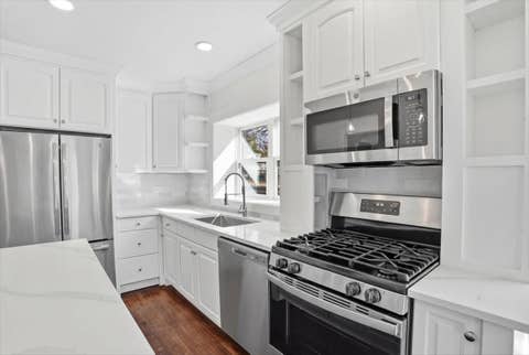 Tiny photo for 297 E Lakeview Avenue, Round Lake Beach, IL 60073 (MLS # 12674732)