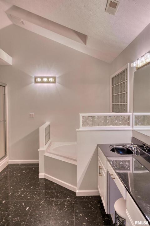 Tiny photo for 6381 Tyner Lane, Marion, IL 62901 (MLS # QC4269511)