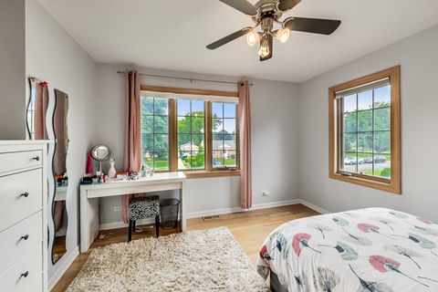 Tiny photo for 2609 Eisenhower Drive, Des Plaines, IL 60018 (MLS # 12497735)