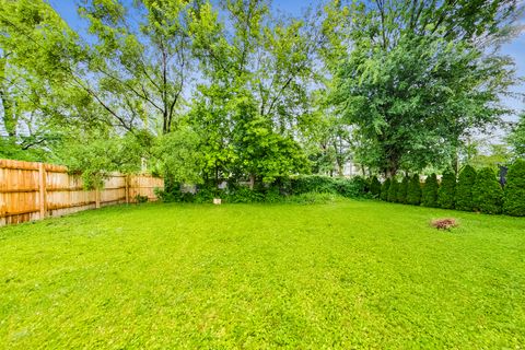 Tiny photo for 2609 Eisenhower Drive, Des Plaines, IL 60018 (MLS # 12497735)