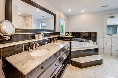 Tiny photo for 2609 Eisenhower Drive, Des Plaines, IL 60018 (MLS # 12497735)