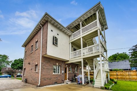 Tiny photo for 2609 Eisenhower Drive, Des Plaines, IL 60018 (MLS # 12497735)