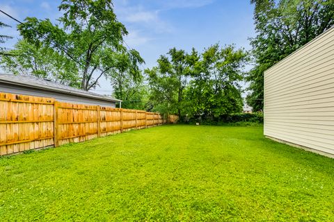 Tiny photo for 2609 Eisenhower Drive, Des Plaines, IL 60018 (MLS # 12497735)