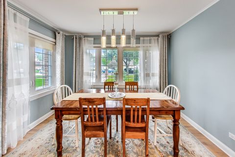 Tiny photo for 2609 Eisenhower Drive, Des Plaines, IL 60018 (MLS # 12497735)