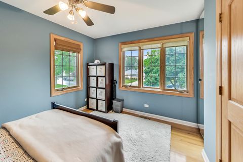 Tiny photo for 2609 Eisenhower Drive, Des Plaines, IL 60018 (MLS # 12497735)