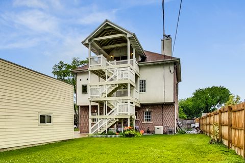 Tiny photo for 2609 Eisenhower Drive, Des Plaines, IL 60018 (MLS # 12497735)