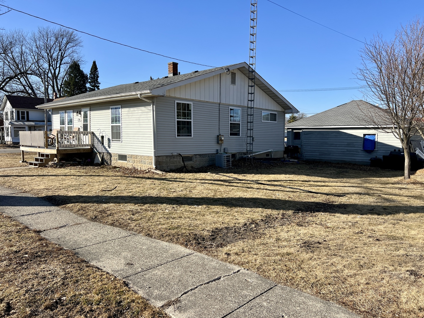 314 W Cherokee Avenue