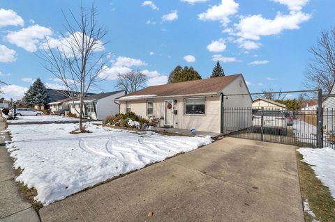 Tiny photo for 664 E Oakton Street, Des Plaines, IL 60018 (MLS # 12533862)