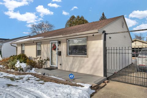 Tiny photo for 664 E Oakton Street, Des Plaines, IL 60018 (MLS # 12533862)