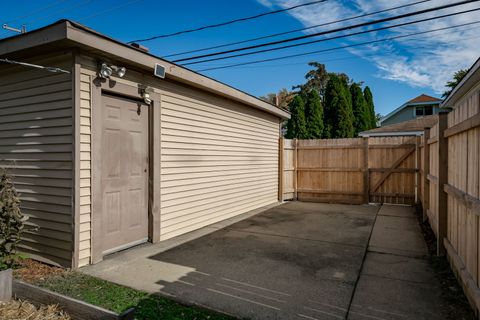 Tiny photo for 2421 Wesley Avenue, Berwyn, IL 60402 (MLS # 12639115)